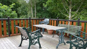 Deluxe Cabin, 4 Bedrooms (Oak Lodge) | Terrace/patio