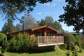 Deluxe Cabin, 2 Bedrooms (Alder Lodge) | Garden view - Killin Log Cabins (Killin)