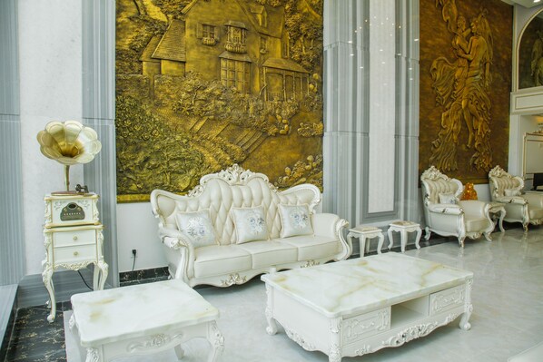 Lobby sitting area - Golden Rose 3 Hotel Danang (Da Nang)