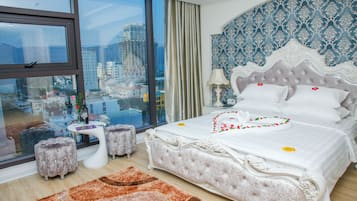 Family Room, Connecting Rooms | Premium bedding, down comforters, pillowtop beds, minibar