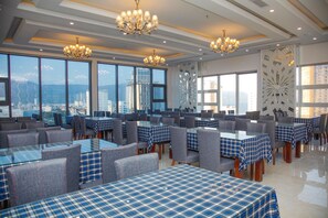 Aamiainen, lounas ja illallinen