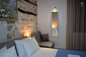 Iron/ironing board, free WiFi, bed sheets