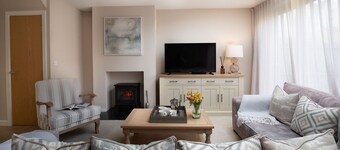 Hawthorn Cottage - sleeps 8 guests in 4 bedrooms