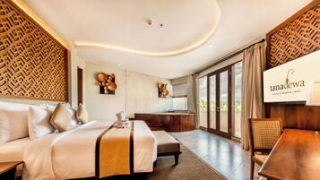 Minibar, in-room safe, desk, blackout drapes