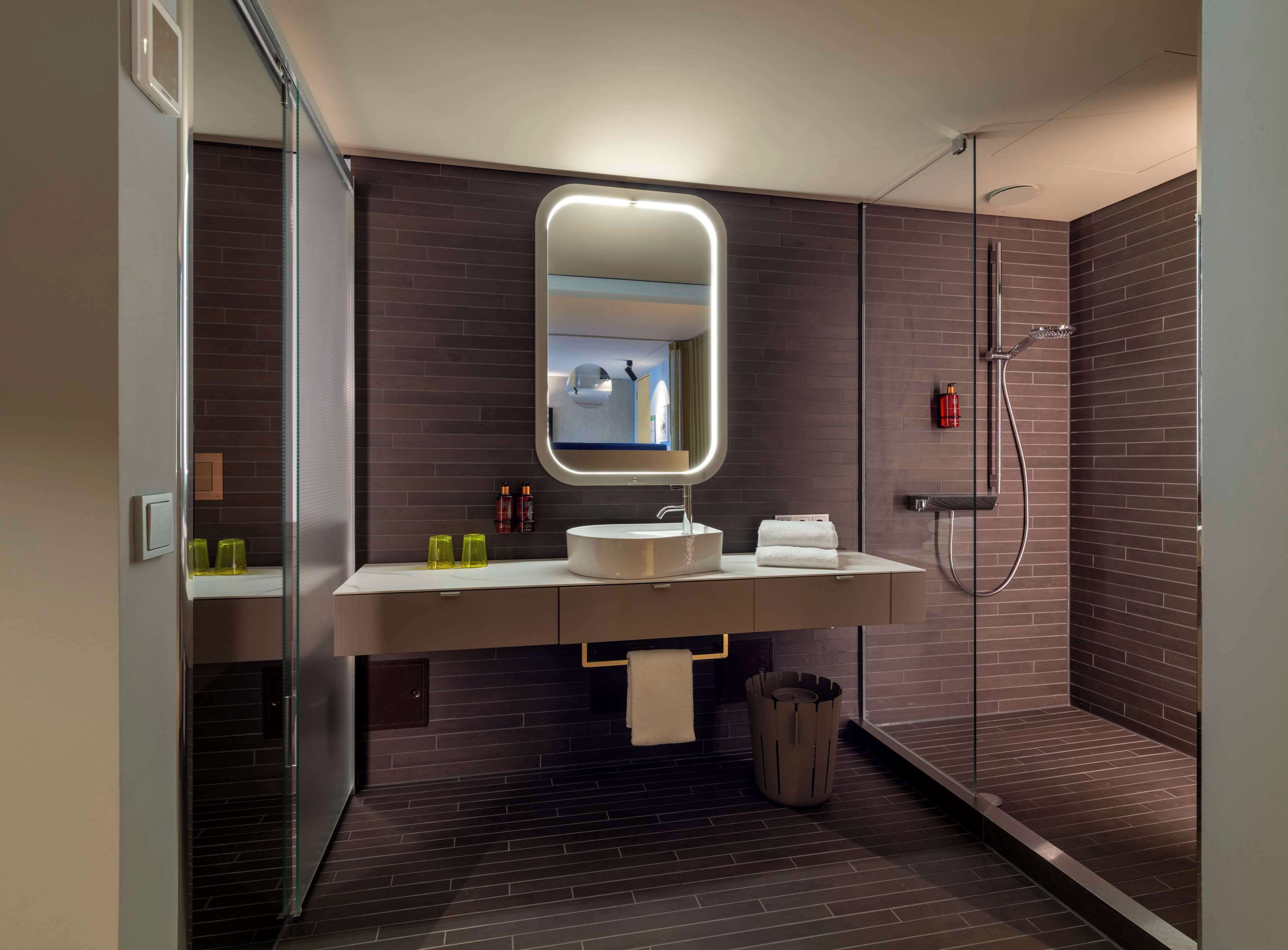 Executive-Zimmer | Badezimmer | Dusche, kostenlose Toilettenartikel, Haartrockner, Handtücher