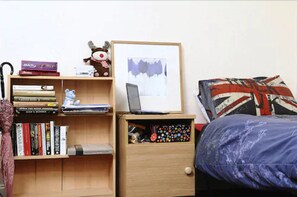 Desk, free WiFi - Goldsmiths House - Campus Accommodation - Caters to Women (London)