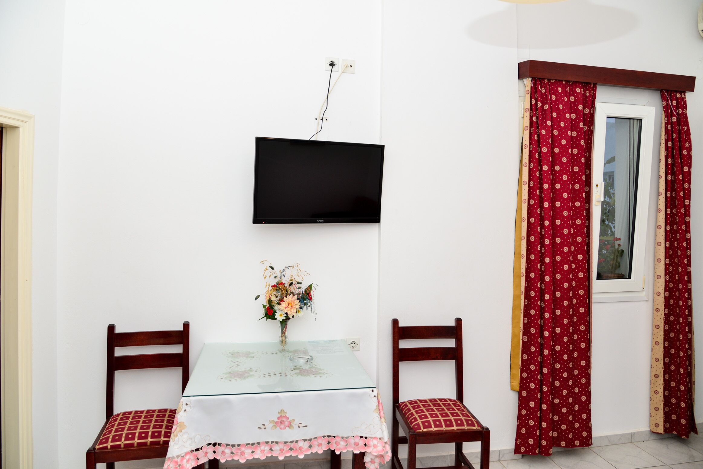 Milos Relax Economically 5 min walk to the beach