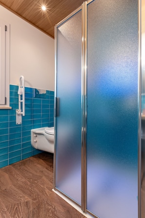 Superior Room, Accessible | Bathroom