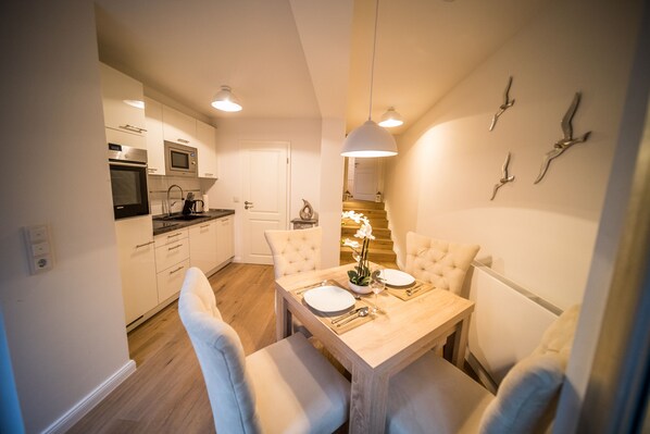 Apartment, 1 Bedroom, Terrace | In-room dining - Dünenschloss (Sylt)