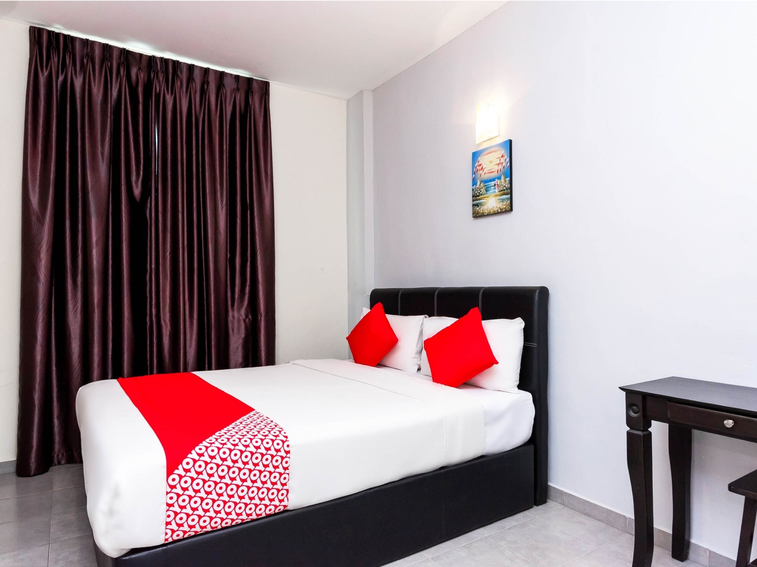 Deluxe Double Room, 1 Queen Bed, Non Smoking | Desk, iron/ironing board, free WiFi, bed sheets