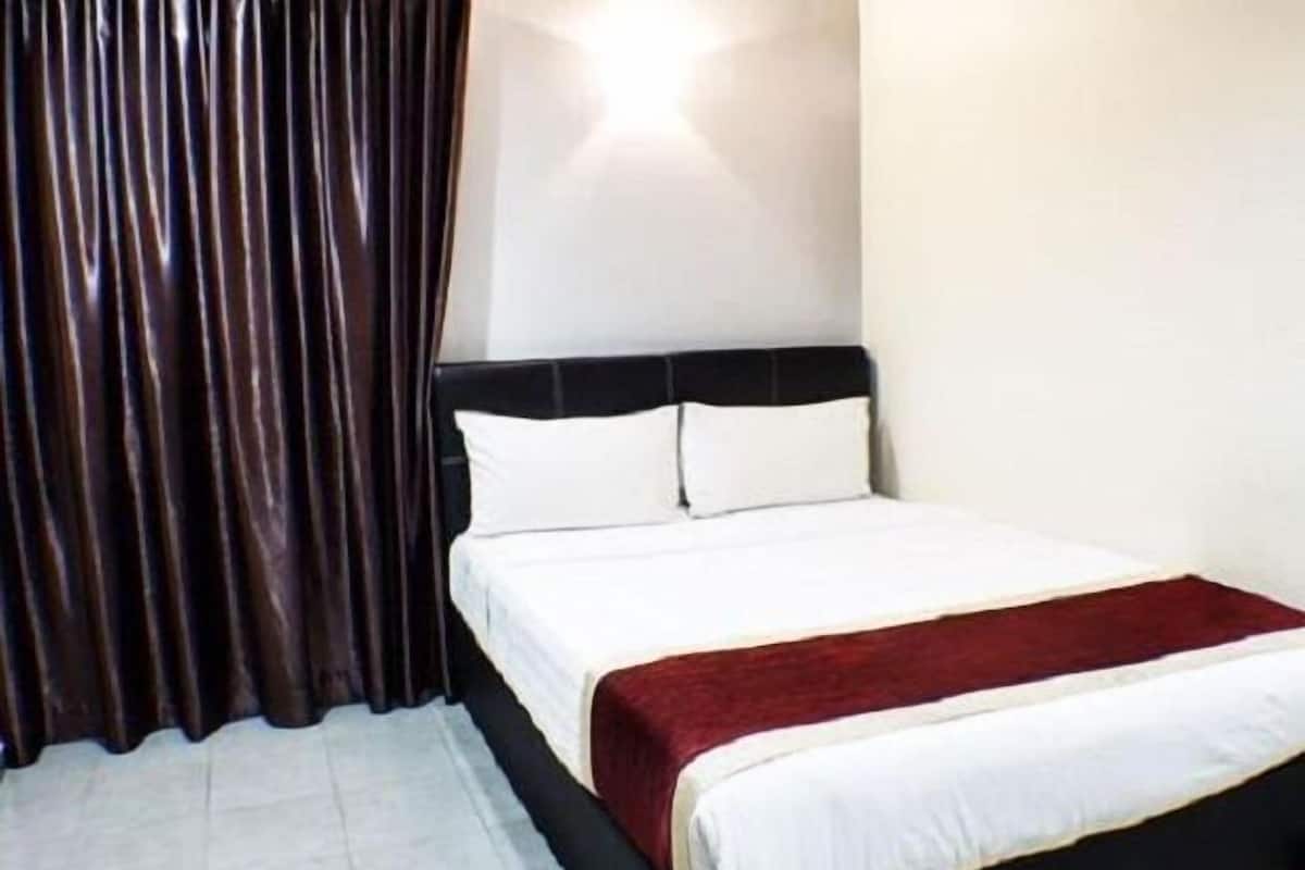Desk, iron/ironing board, free WiFi, bed sheets