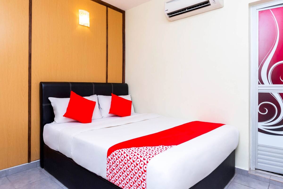 Desk, iron/ironing board, free WiFi, bed sheets