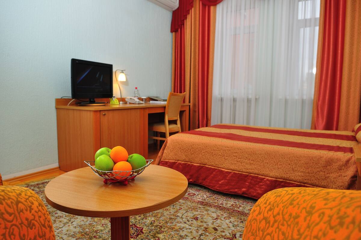 Superior Single Room | In-room safe, desk, blackout drapes, soundproofing