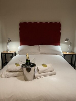 Standard Room, 1 Double Bed, Non Smoking, Valley View | Free WiFi, bed sheets