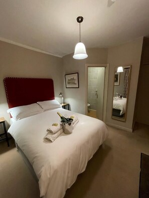 Chambre Standard double | Accès au Wi-Fi (inclus), literie fournie