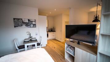 Studio, 1 Double Bed, Non Smoking | Living area