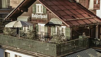 Vista frontal de la propiedad