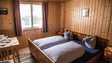 Individually furnished, desk, free WiFi, bed sheets