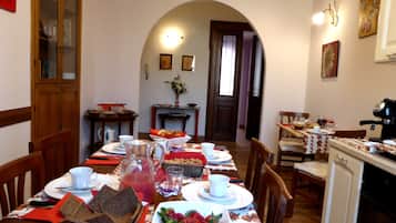 Free daily local cuisine breakfast