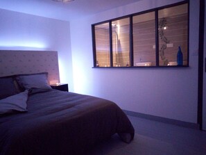 1 chambre, fer et planche à repasser, Wi-Fi, literie fournie