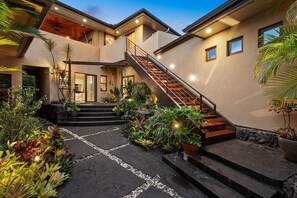 Exterior - 🏖️AC | Captivating Sunsets | Magnificent Ocean View | Private Pool (Kailua Kona)