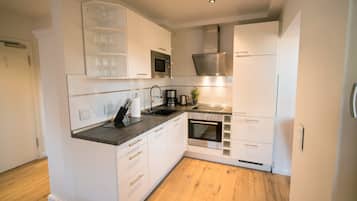 Studio, 1 parisänky, tupakointi kielletty | Yksityinen keittiö | Täysikokoinen jääkaappi, mikroaaltouuni, uuni, liesi