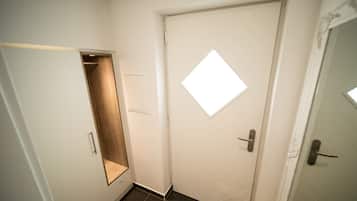 Studio, 1 Queen Bed, Non Smoking | Premium bedding, pillowtop beds, soundproofing, free WiFi