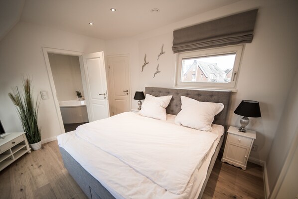 Huoneisto, 2 makuuhuonetta, terassi | 2 makuuhuonetta, ylelliset vuodevaatteet, pillowtop-patjalliset sängyt