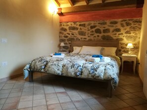Apartment, 1 Bedroom, Terrace | Individually decorated, individually furnished, cots/infant beds - Agriturismo Di Là dall'Acqua (Fivizzano)