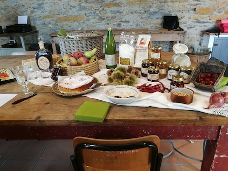 每日供应欧陆式早餐(每人 EUR 5). 拉阿奎雅农庄酒店