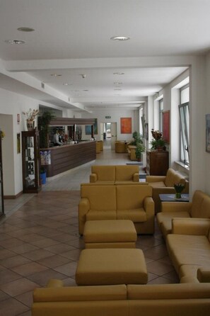 Coin salon dans le hall