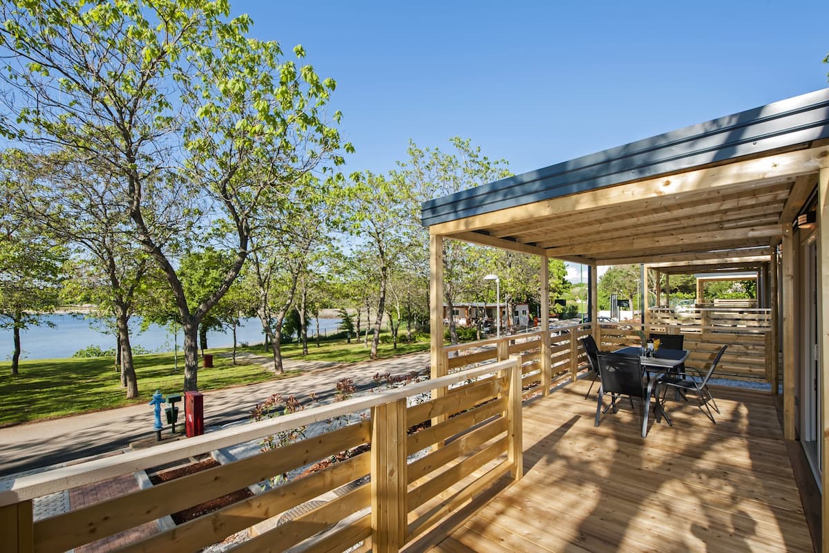 Premium stacaravan, 2 slaapkamers, terras, uitzicht op zee | Uitzicht op strand/zee