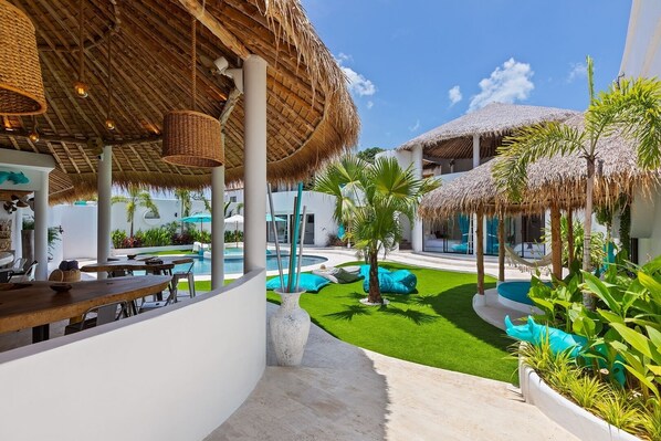 A resort with outdoor seating, a pool, and thatched-roof structures. - villa PALAPA bophut koh samui (Bo Put)