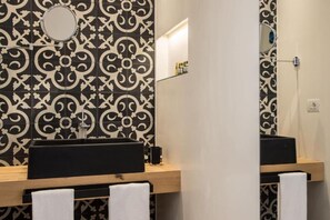 Bathroom - Junior Suite with Terrace - A wisp of smoke (Catania)