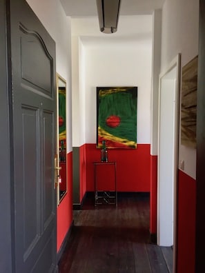 Klassiek appartement | Woonruimte | Flatscreentelevisie