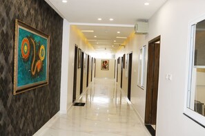 Lobby sitting area - Hotel Avalon Suites (Multan)