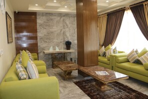 Lobby sitting area - Hotel Avalon Suites (Multan)