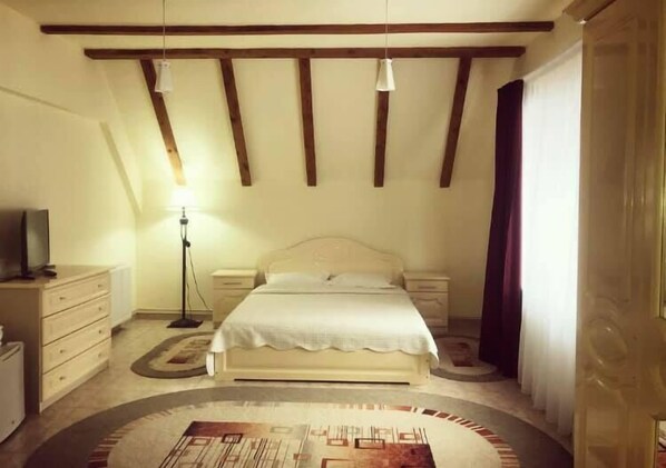 Chambre Double Deluxe, 1 grand lit | Minibar, coffres-forts dans les chambres, chambres insonorisées