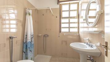 Apartment, 1 Bedroom | Bilik Mandi | Pancuran mandi, hulu semburan mandi hujan