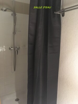 Badewanne, Haartrockner