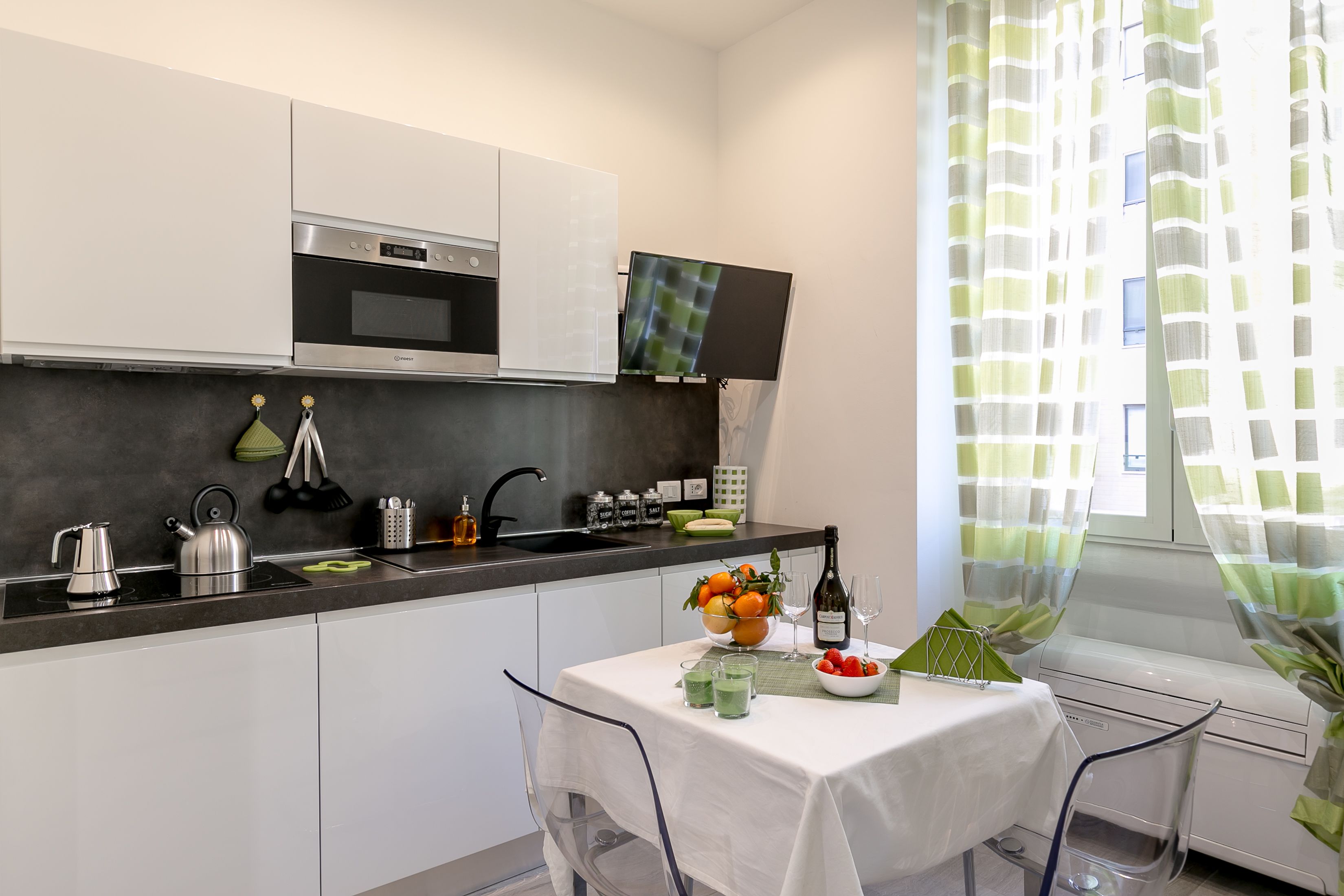 Studio trung tâm thành phố | Bếp nhỏ riêng | Tủ lạnh, lò vi sóng, lò nướng, bếp nấu 