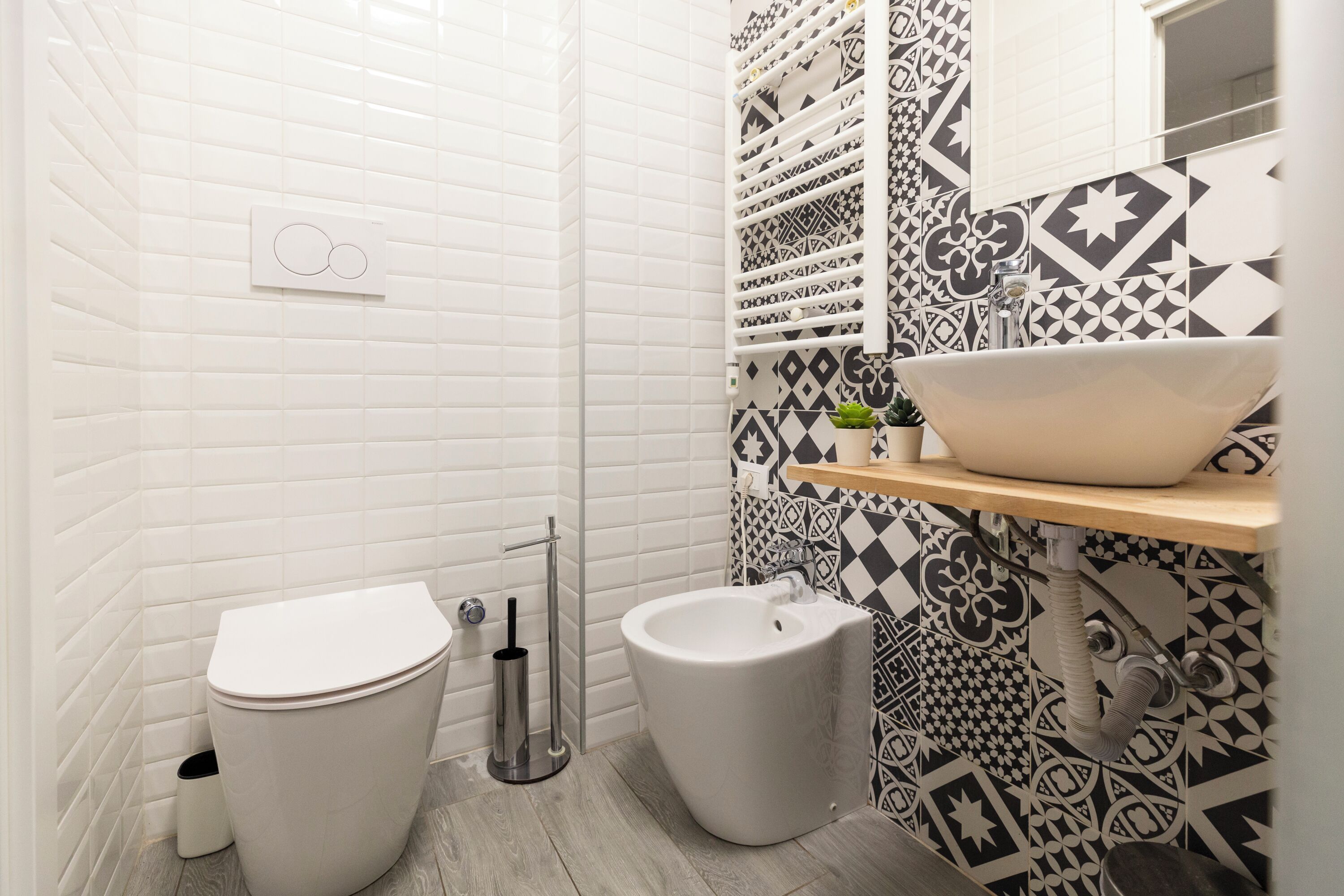 City Studio | Bathroom | Shower, hair dryer, bidet, towels