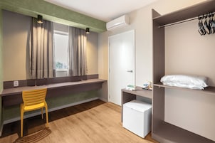Habitación estándar doble (Adaptado) | Minibar, espacio para trabajar con un portátil, wifi gratis