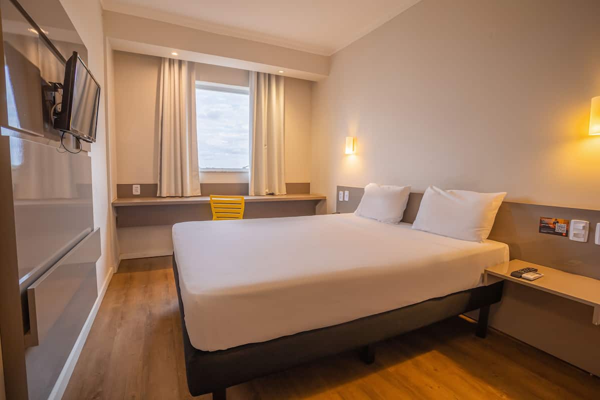 Standard Double Room | Minibar, laptop workspace, free WiFi, bed sheets