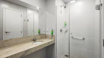 Shower, free toiletries, towels