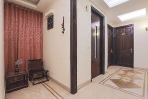 Property entrance - The Hermitage by Cosy Hotels (New Delhi)