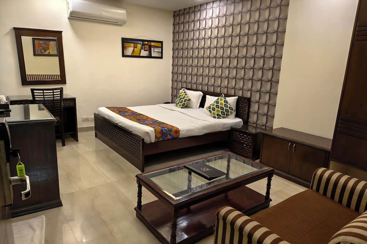 Superior Room, 1 King Bed
