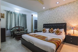 Superior Room, 1 King Bed