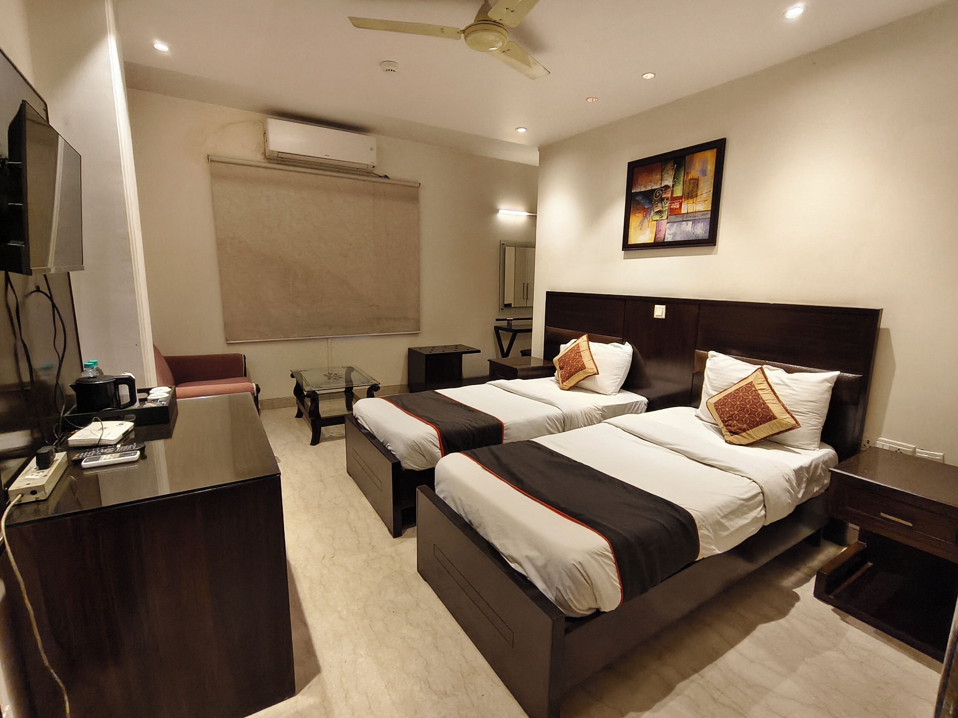 Chambre Supérieure, 1 très grand lit | 1 chambre, literie de qualité supérieure, fer et planche à repasser