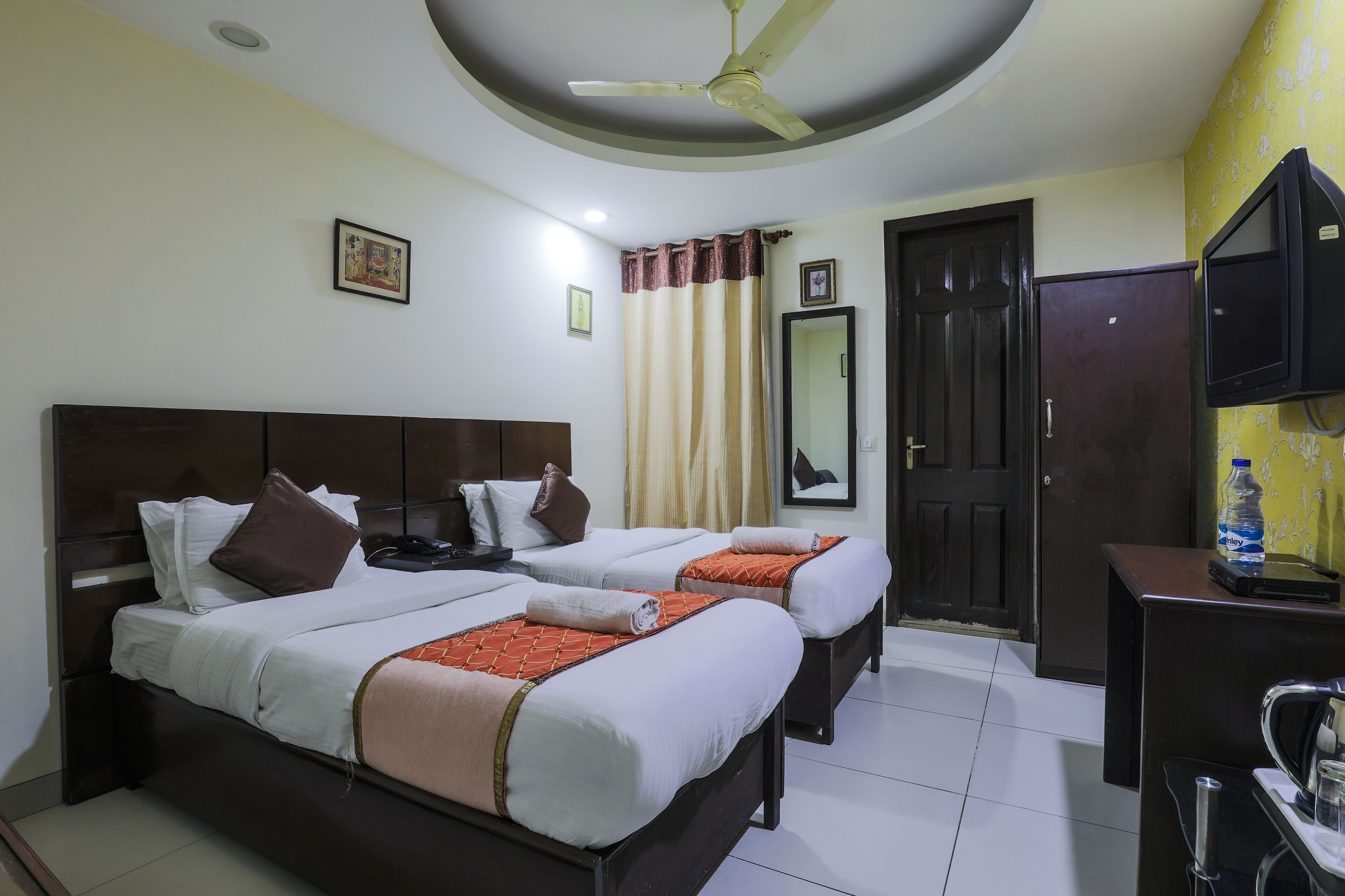 1 bedroom, premium bedding, iron/ironing board, rollaway beds